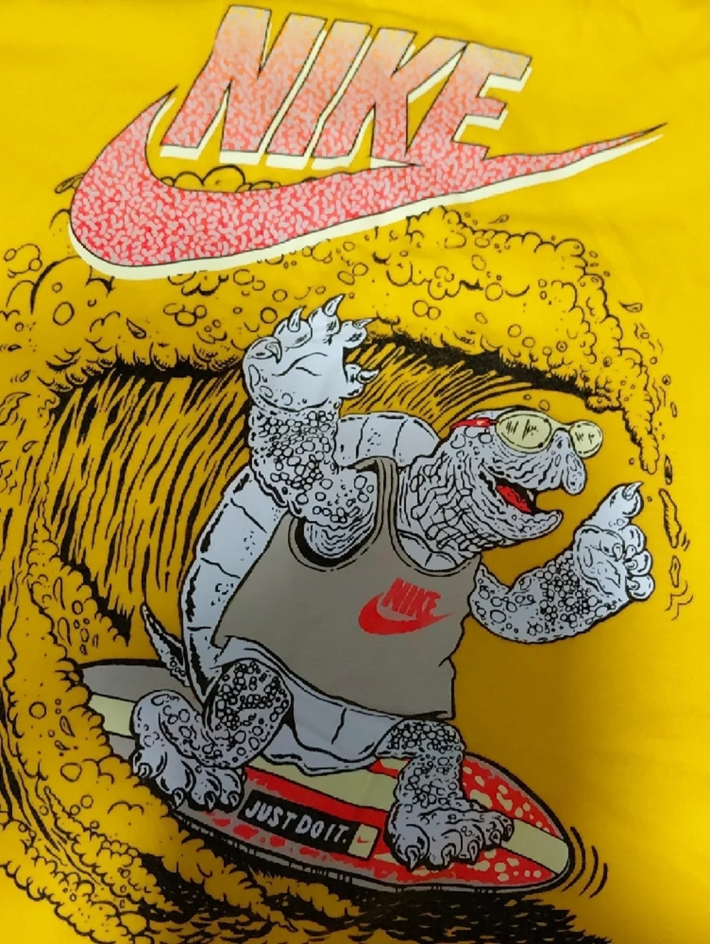 NWOT Nike Yellow Surfingv Hi U8 ù Iig Turtle Graphic Tee